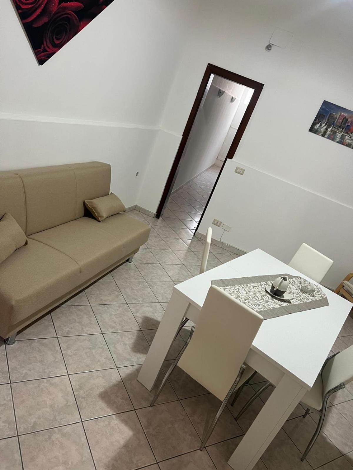 Sleep And Fly Apartment